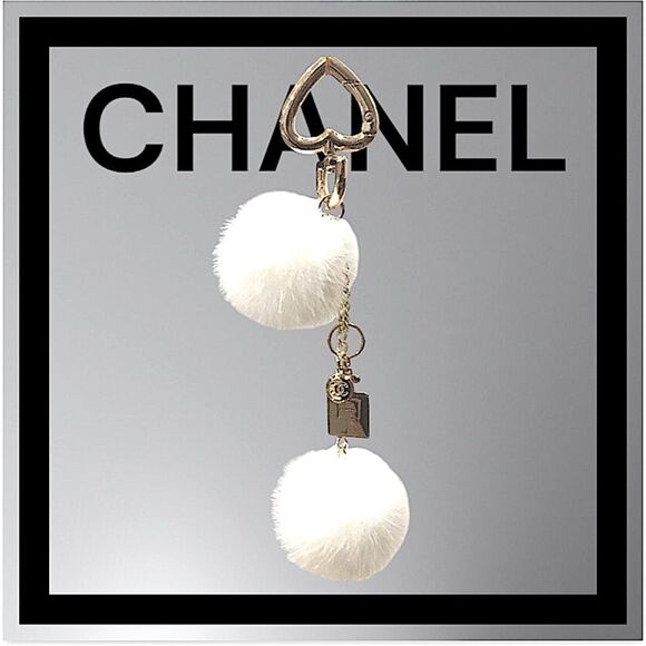 CHANEL KEYCHAIN KEY CHARM FOX FUR PUFFY BEAUTY CHARM GOLD TONE - Picture 1 of 5